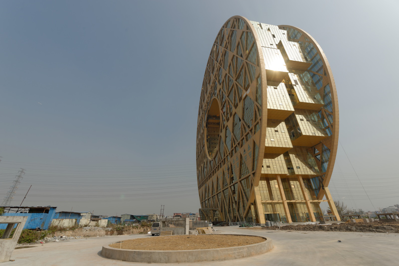 Illustration for article titled These Fantastic Buildings Are Like Wedding Rings For Giants
